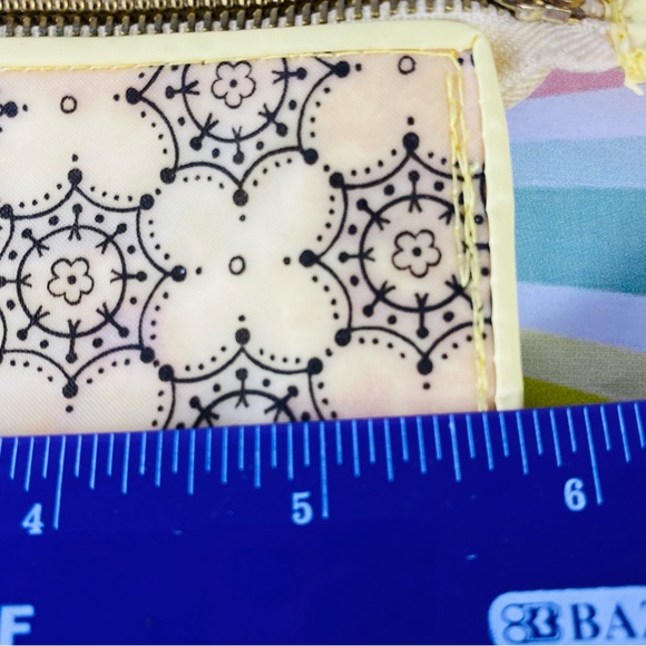 Adorable little vinyl zipper pouch from England - Picture 3 of 4